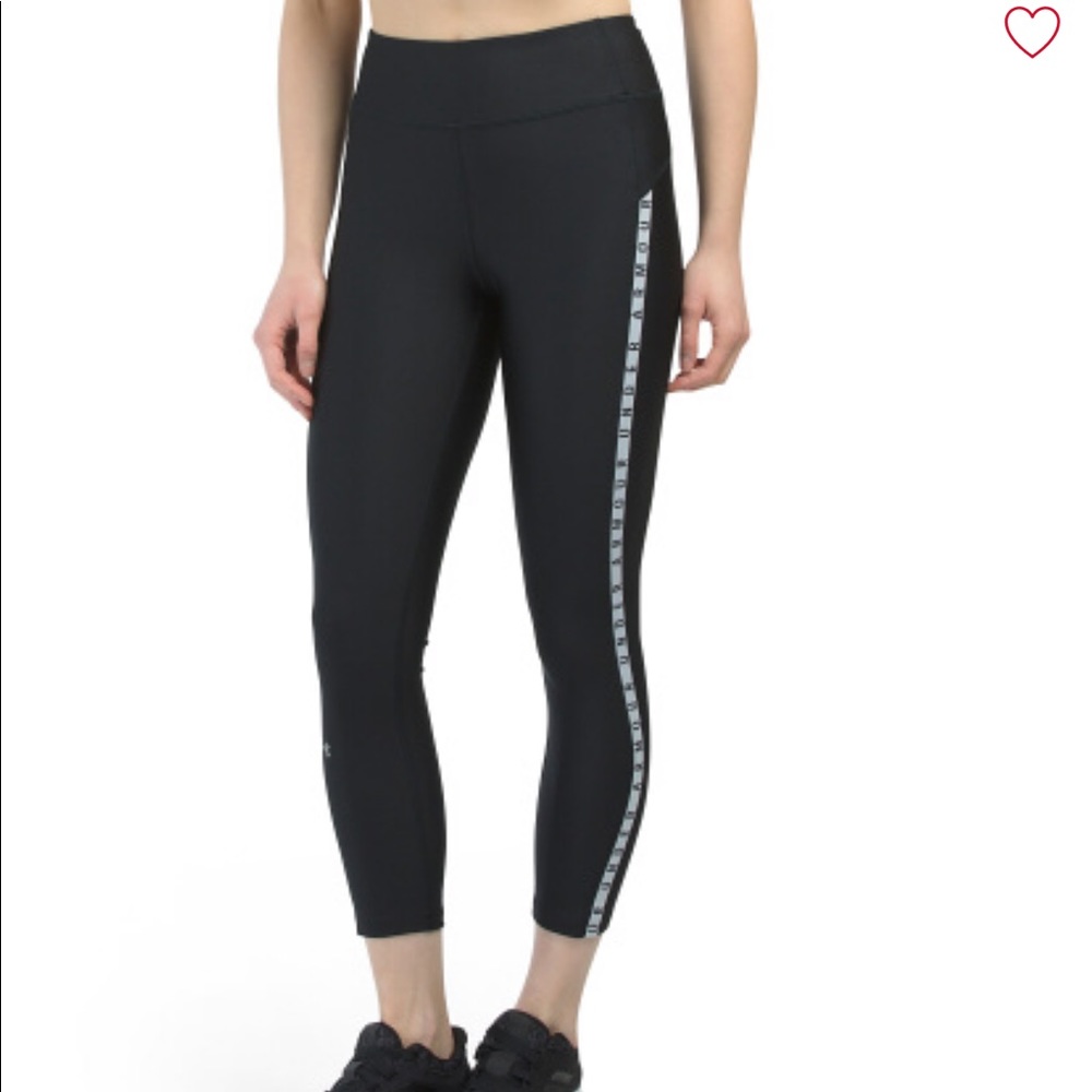 New Woman’s Under Armour crop Pants